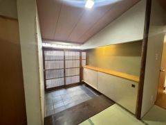 玄関は収納も多く開放感があります。