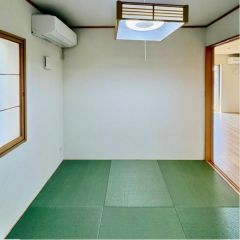 リビングの横に4.5帖の和巣があります。
