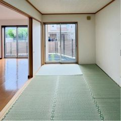 南向きで陽当たり良好な1階の和室です。