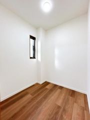 2階には納戸があるので収納に便利です。