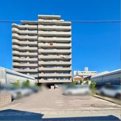 コチラは敷地内にある駐車場になります。