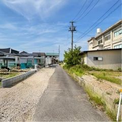 東前面道路から外観を見るとこんな感じ