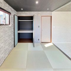 リビング西横に6帖の和室があります。