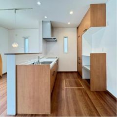 キッチンには収納も豊富でとても便利です。