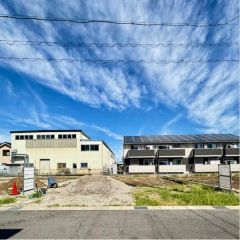 現在更地の段階で完成は11月の予定です。