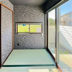 コチラは北西にある3帖の和室になります。