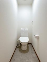 トイレは新品交換済みです。