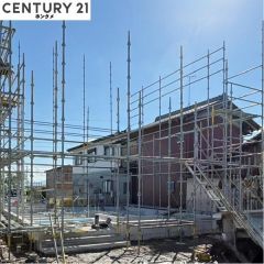 現在は基礎の段階で12月頃完成予定です。