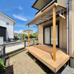 建物南側にウッドデッキがあります。