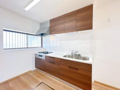 システムキッチンは新品交換済みです。