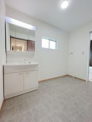 洗面台はシャンプードレッサー仕様です。