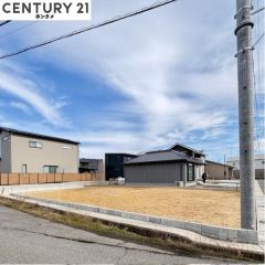 現在更地の段階で7月の完成予定です。