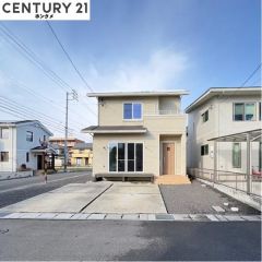 正面駐車場は並列で3台分のスペースあり♪