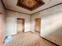 洋室はフルリフォームを行なう予定です。