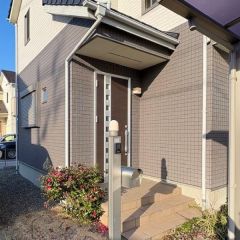 玄関ポーチはこんな感じになっています。