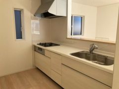 リビングを見渡せるカウンターキッチン。