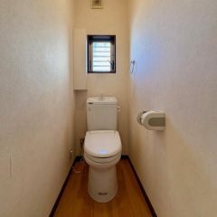 開口窓があるので室内はとても明るいです。