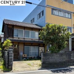 コチラは正面から見た外観になります。