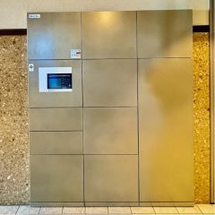 大型の宅配ボックスも付いています。