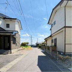西前面道路から外観を見るとこんな感じ。