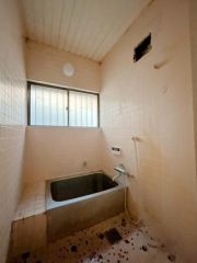 バスはユニットバスに新品に交換予定です。