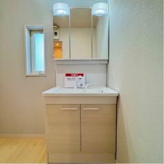 洗面台は新品交換済みで気持ちいいですね♪