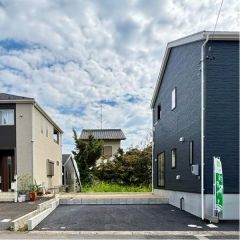 駐車場は並列2台分のスペースがあります。