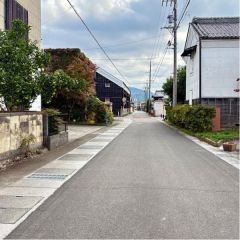 西側前面道路は幅員が約9ｍあり広いです。