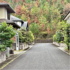 東前面道路から外観を見るとこんな感じ