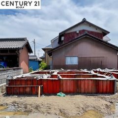現在基礎の段階で、完成は8月の予定です。