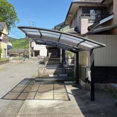 駐車場は2台分のスペースがあります。