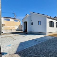 駐車場は2台分のスペースがあります。