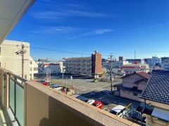 こちらバルコニーから見た眺望になります。