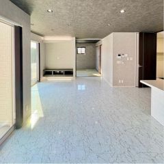 コチラは東側から見たリビング写真です。