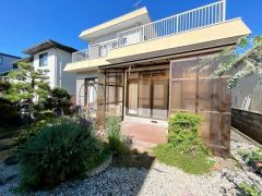 コチラは別アングルから見た外観写真です。