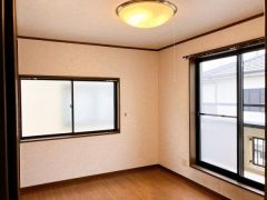 コチラは、2階南西にある洋室になります。