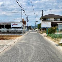 東前面道路から外観を見るとこんな感じ