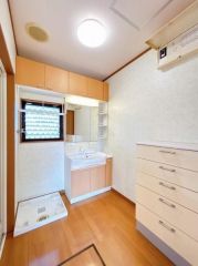 洗面台はシャンプードレッサー仕様です。