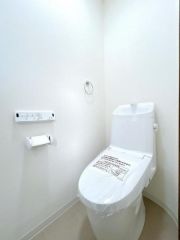 トイレは新品交換済みで気持ちいいですね♪