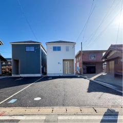 駐車場は3台分のスペースがあります。