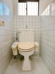 1，2階のトイレは新品交換の予定です。