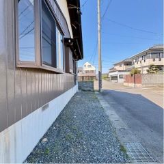 建物東側にも駐車スペースがあります。