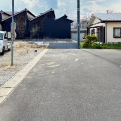 北東前面道路から外観を見るとこんな感じ。