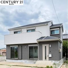 コチラは建物の東側から見た外観写真です。