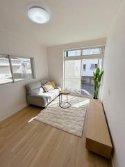 南向きで陽当り良好なリビングの写真です。