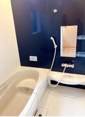 バスは追い炊き機能付でとても便利です。