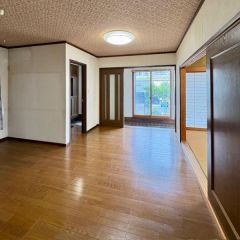 南向きで16.75帖の開放的なリビング。