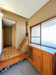 玄関周りはシンプルで暖かみがあります。