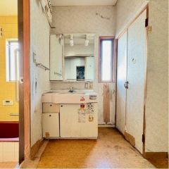 白基調の独立洗面台も使いやすそうですね♪