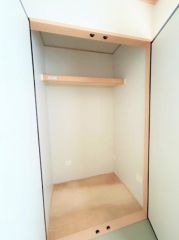 コチラは和室にある収納になります。